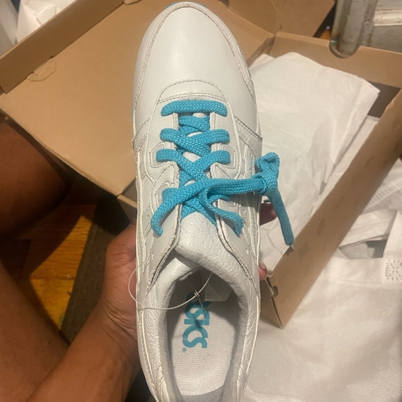 Asics - Picture 2 of 4